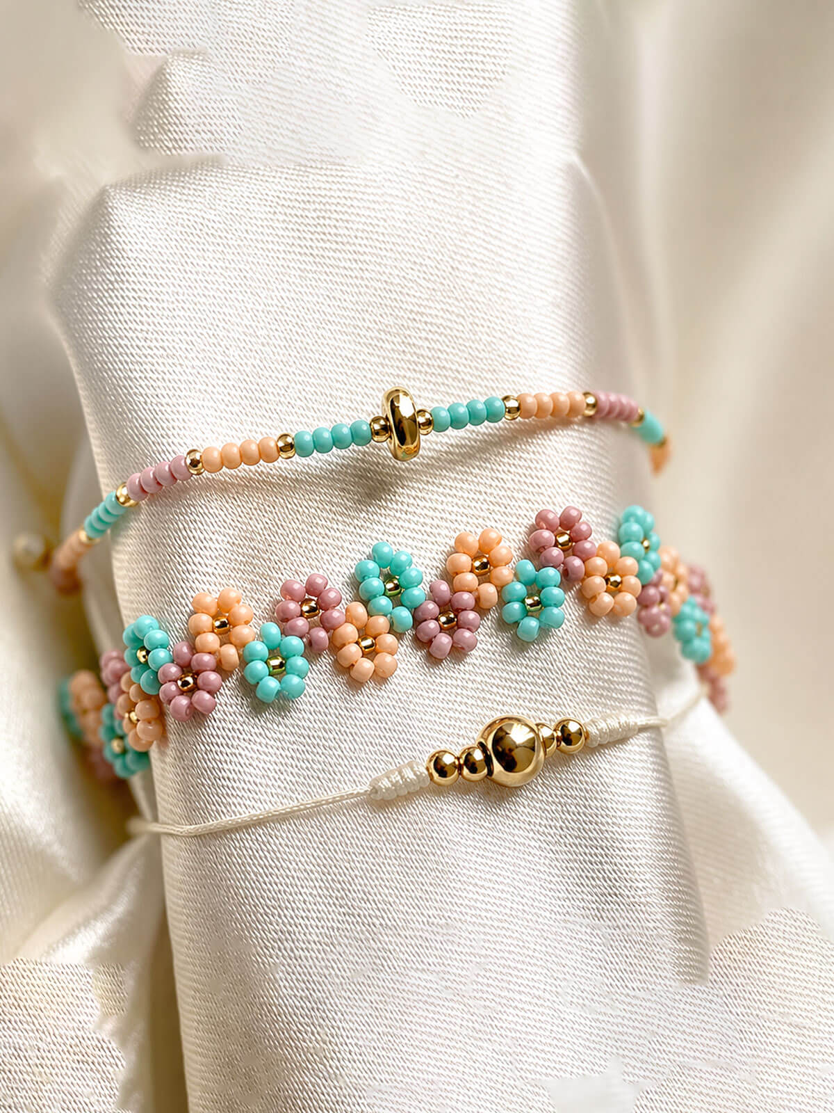 Set de Pulseras Floral Colores Pastel en Mostacilla