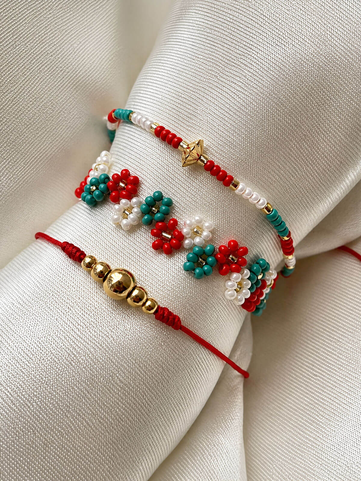 Set de Pulseras Flor Rojo y Verde en Mostacilla