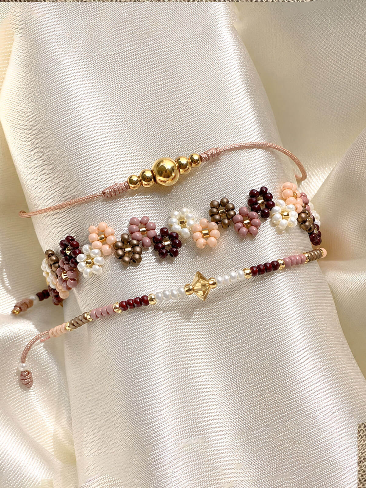 Set de Pulseras Floral Tonos Tierra en Mostacilla