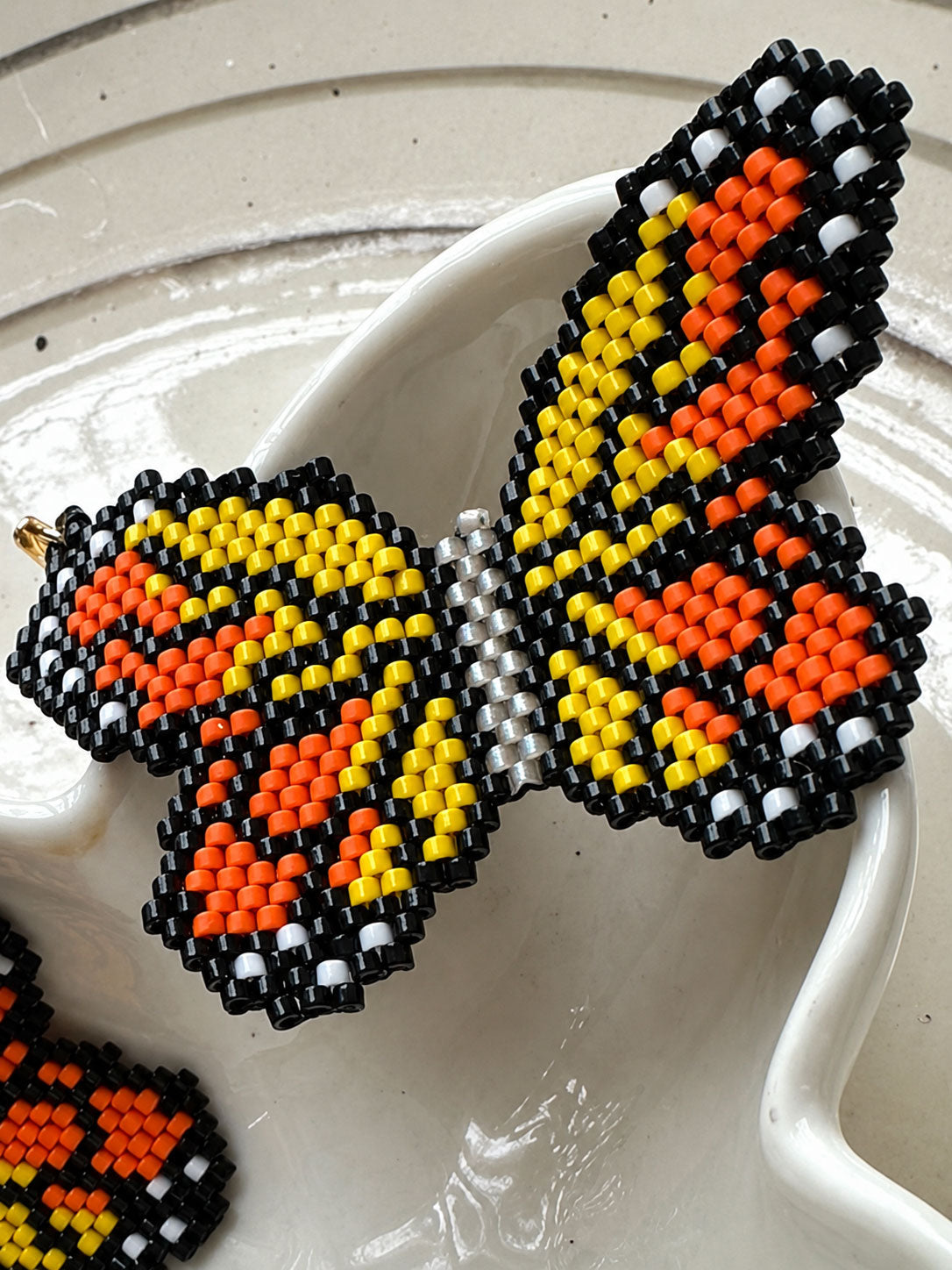 Aretes Mariposa Monarca Tejida en Miyuki