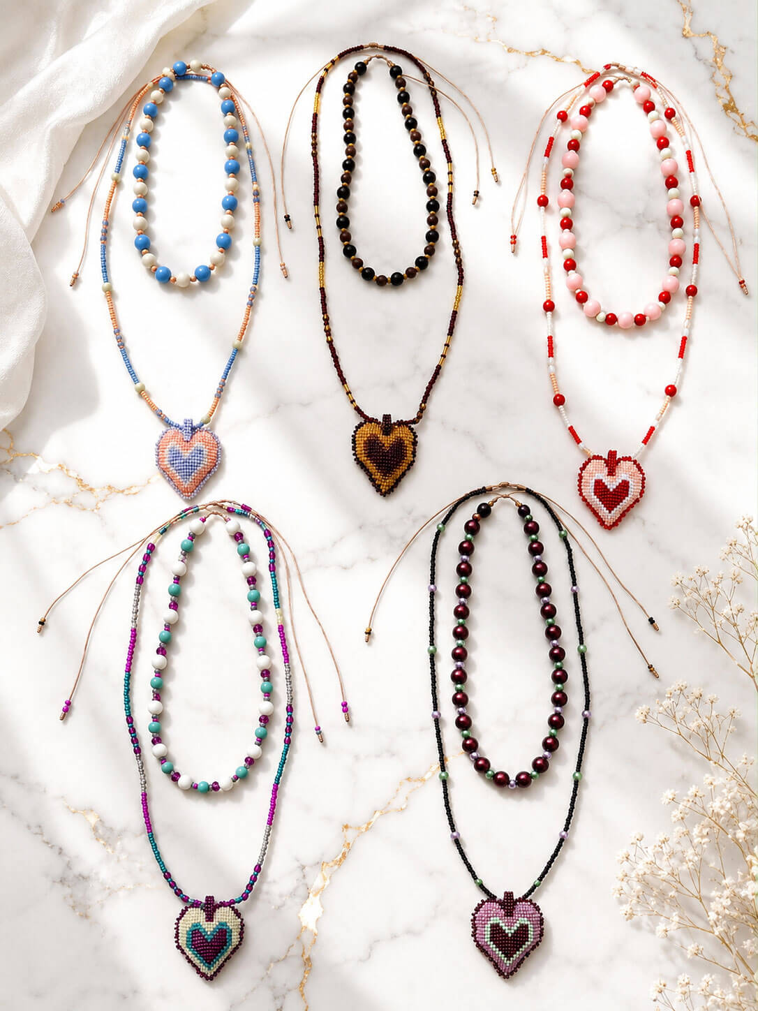 Collar Corazón Tejido en Miyuki con Perlas