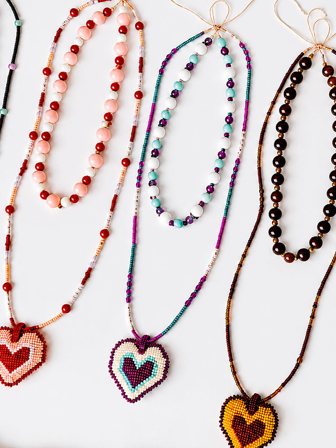 Collar Corazón Tejido en Miyuki con Perlas